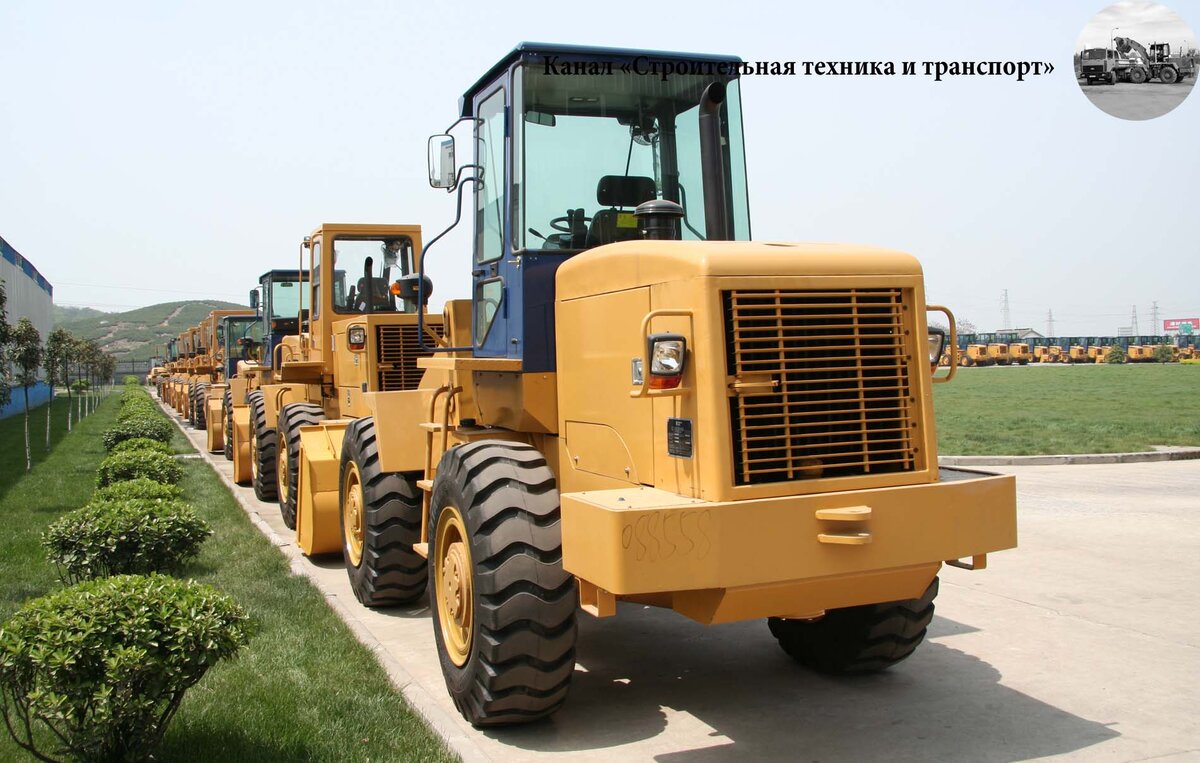 Такая картина предстала моему взору на площадке готовой продукции у одного из китайских производителей. Погрузчиков много. Очень много! Все в кадр не помещаются