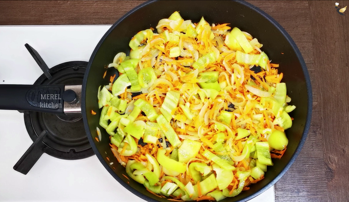 Попробовал в гостях вкусное молдавское блюдо «Манджа» с баклажанами, очень  понравилось. Готовил дома уже три раза и хочется еще | MEREL | KITCHEN |  Дзен