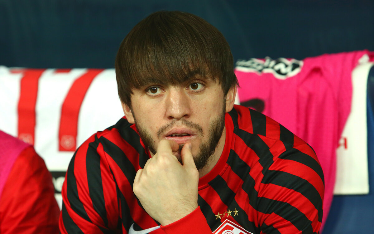 Резиуан Мирзов в "Спартаке" больше сидел на скамейке, чем играл. Фото ФК "Спартак" 