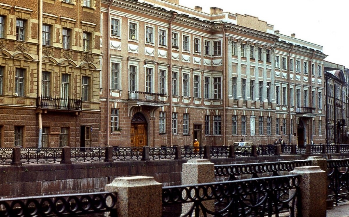 Дом пушкина в санкт петербурге фото Мы живём теперь на Мойке" Архивариус Кот Дзен