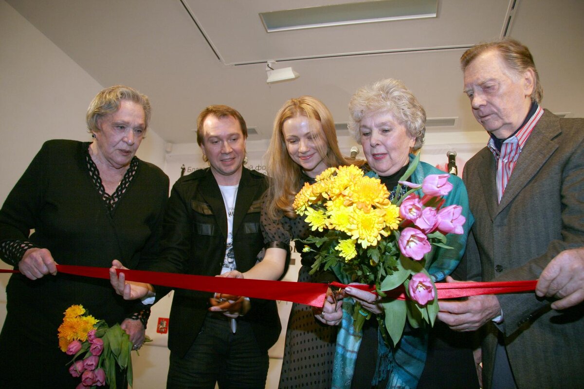 Вера Васильева с коллегами
Фото: GlobalLookPress