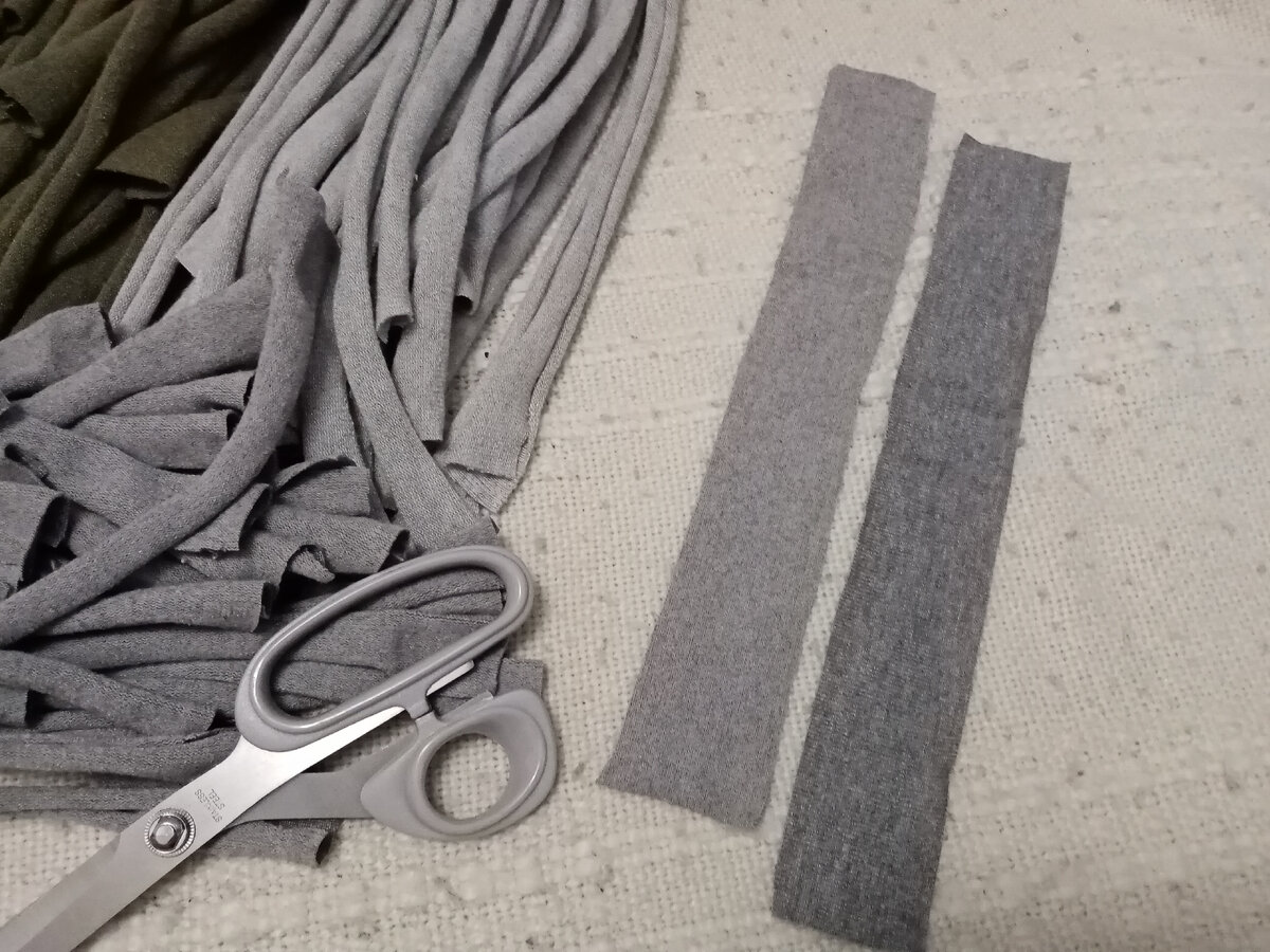 На фото полоски до и после скручивания