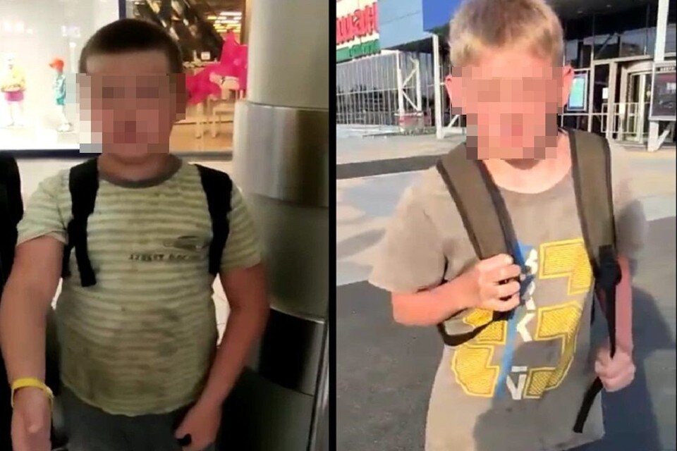 Украл двух мальчиков. Школьники воруют. Мальчик стащил самокат. Грабитель украл самокат.