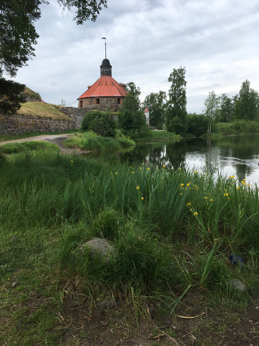 У стен крепости Корела