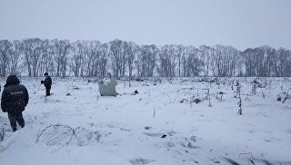 В начале записи слышно, как летчики читают контрольную карту, приводя в действие и проверяя работу различных приборов. При этом, как отмечает издание, обогрев приемников полного давления, с которых считывают информацию датчики скорости, экипаж почему-то не включает, хотя это действие прописано в карте.