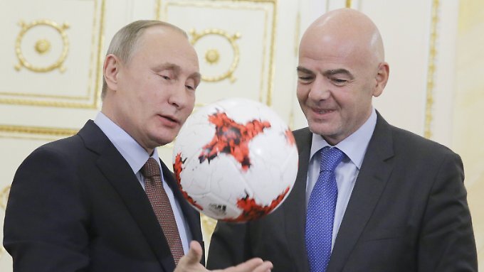 Владимир Путин принимает главу FIFA Джанни Инфантино в Кремле