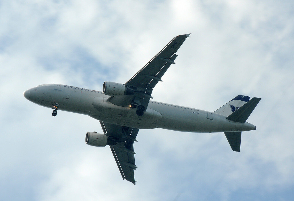 2. Cпоттинг открыл санкционный иранец - EP-IEF - Iran Air - Airbus A320-211 /1992/. Махан я снимал, теперь вот такое ретро

