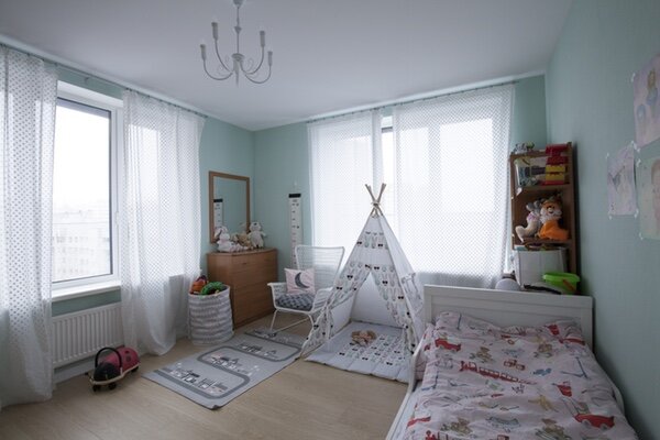 Тканевые потолки — не очень бюджетно, ПВХ-потолки гораздо дешевле