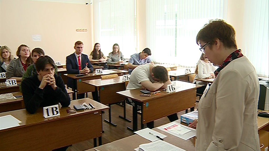 прошел первый егэ. комиссия егэ. экзамен без стресса. школа профильного егэ по математике. первый егэ.