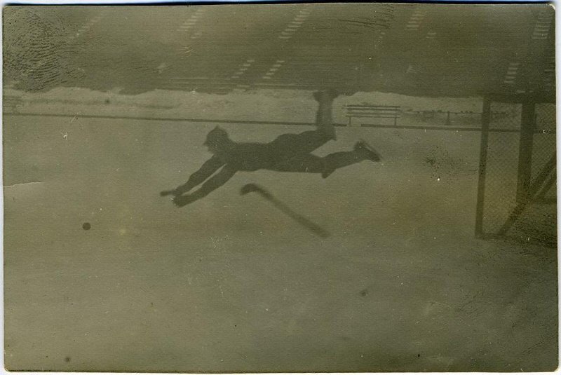 Хоккей с мячом. Неизвестный автор, 1920-е, из архива МАММ/МДФ.

