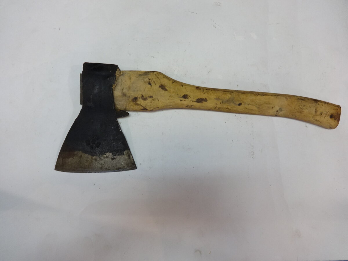 А вот данные топоры не когда не подводят. Проверил на собственном опыте. 