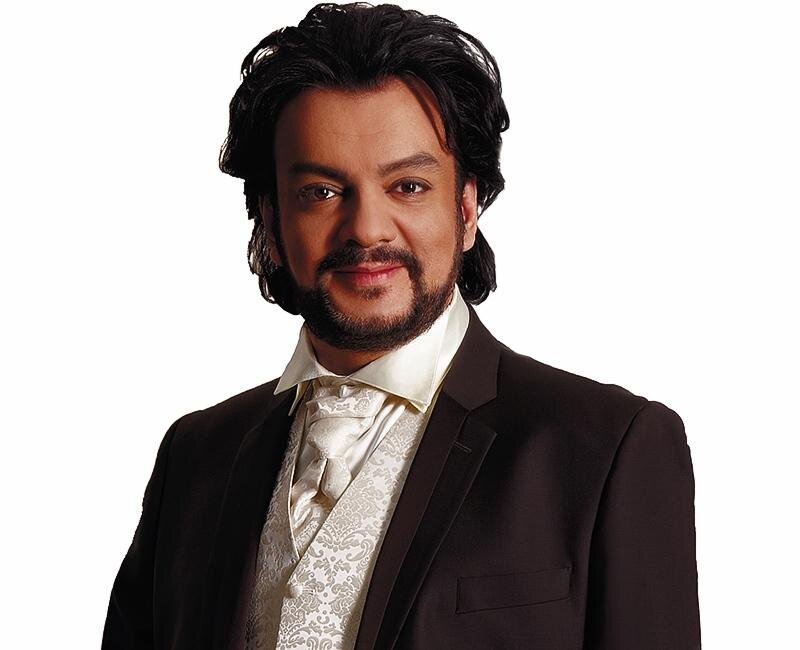 Филипп Киркоров. Ни один список богачей не может обойтись без нашего, всеми любимого короля эстрады. Несмотря на довольно приличный срок, который он провел на эстраде, он до сих пор не перестает нас удивлять. Достаточно вспомнить одну из последних песен – «Цвет настроения синий». Его богатство оценивают в завидные 9 миллионов долларов. 