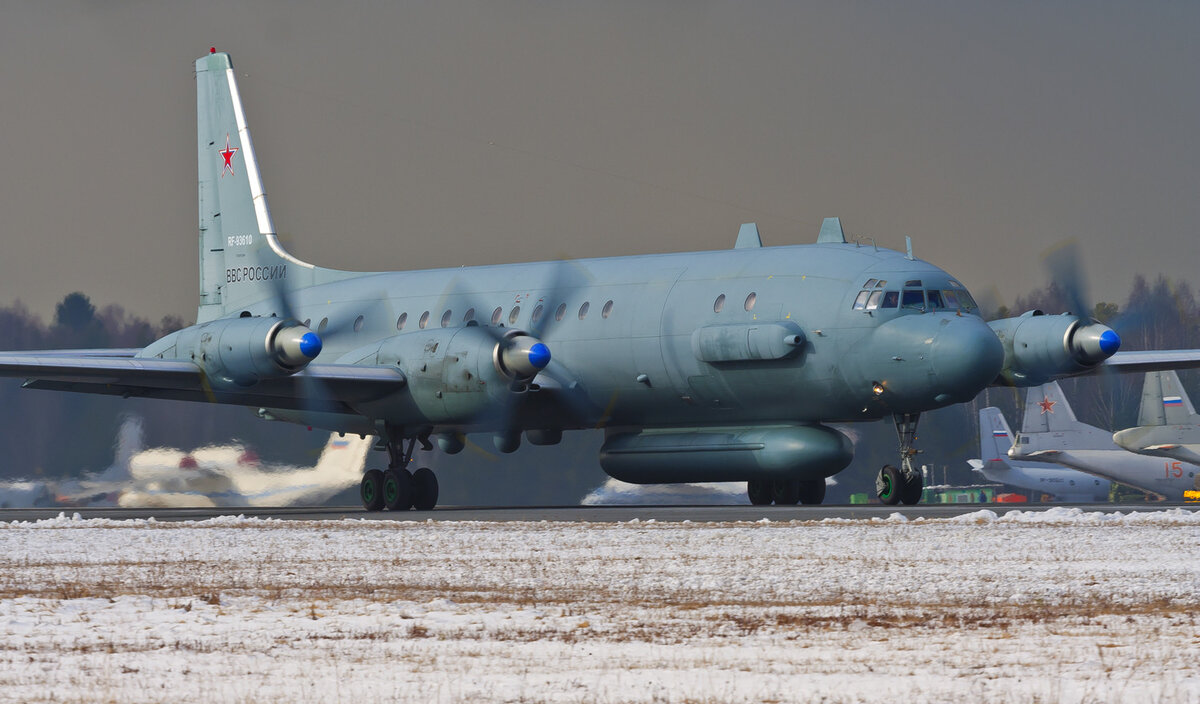 Самолёт Ил-20 радиоэлектронной разведки и РЭБ на базе Ил-18, оборудованный РЛС бокового обзора, ИК-сканером, оптическими датчиками, системой спутниковой связи для обмена данными в режиме реального времени. 