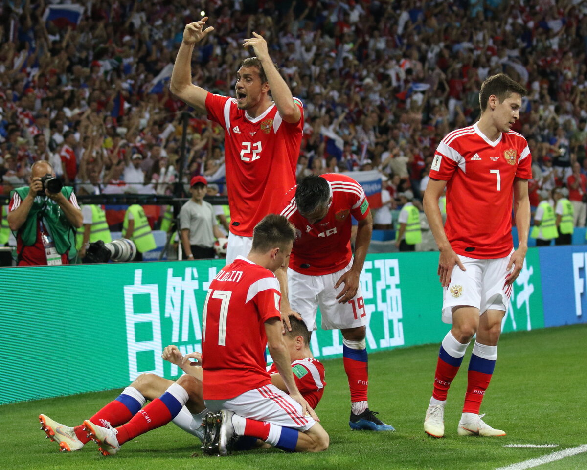 Станислав Черчесов огласил список футболистов вызванных на матчи сборной России