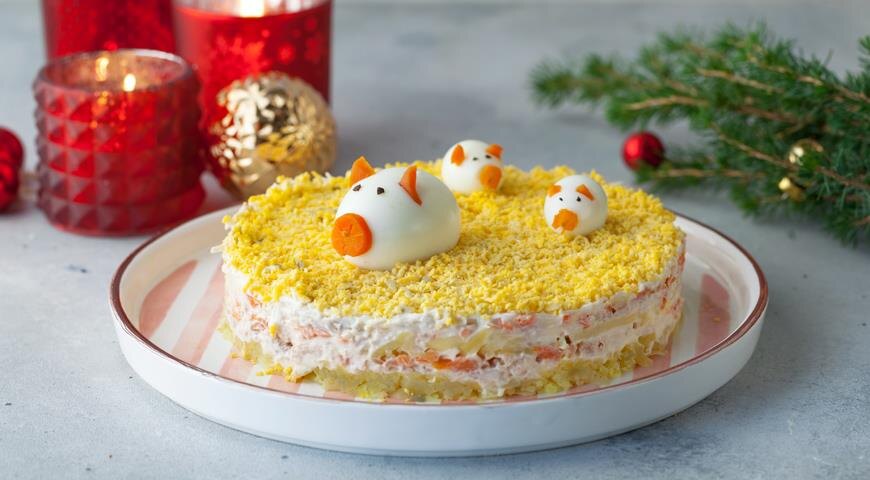 взято с сайта https://www.gastronom.ru/recipe/45388/salat-mimoza-%C2%ABsvinki-na-poljanke%C2%BB-