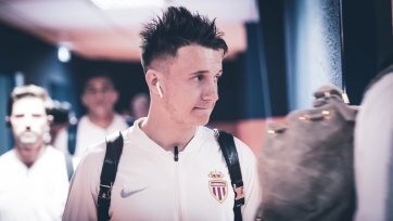 Фото: asmonaco.comПо информации издания Чемпионат, у 22-летнего футболиста выявлен ушиб голеностопа. Сообщается, что хавбек сборной России пробудет в лазарете два-три дня, в течении которых будет тренироваться по индивидуальной программе, а затем вернется в общую группу. Его участию в следующей игре Лиги 1 ничего не угрожает.
