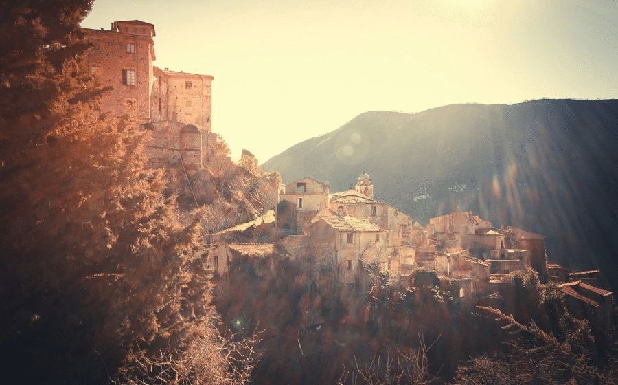 Город остаётся прекрасным... призраком.