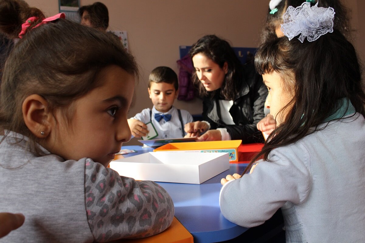 Ереван с детьми. Дошкольное образование в Армении. Детские сады в Ереване. Детский садик в Армении. Детский сад дети армянский.