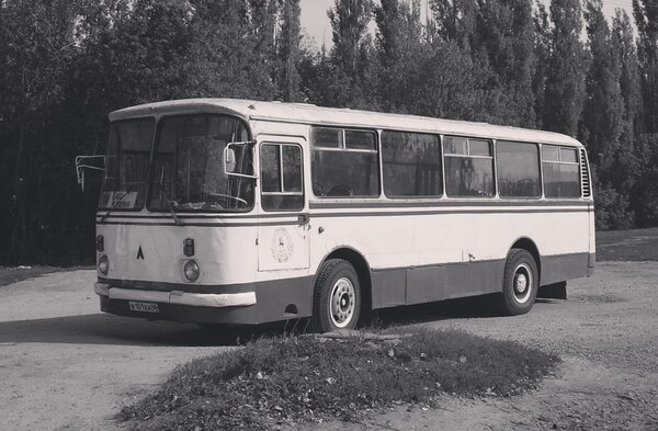 Оказались в цеху умирающего автобусного завода «ЛАЗ» в западной Украине