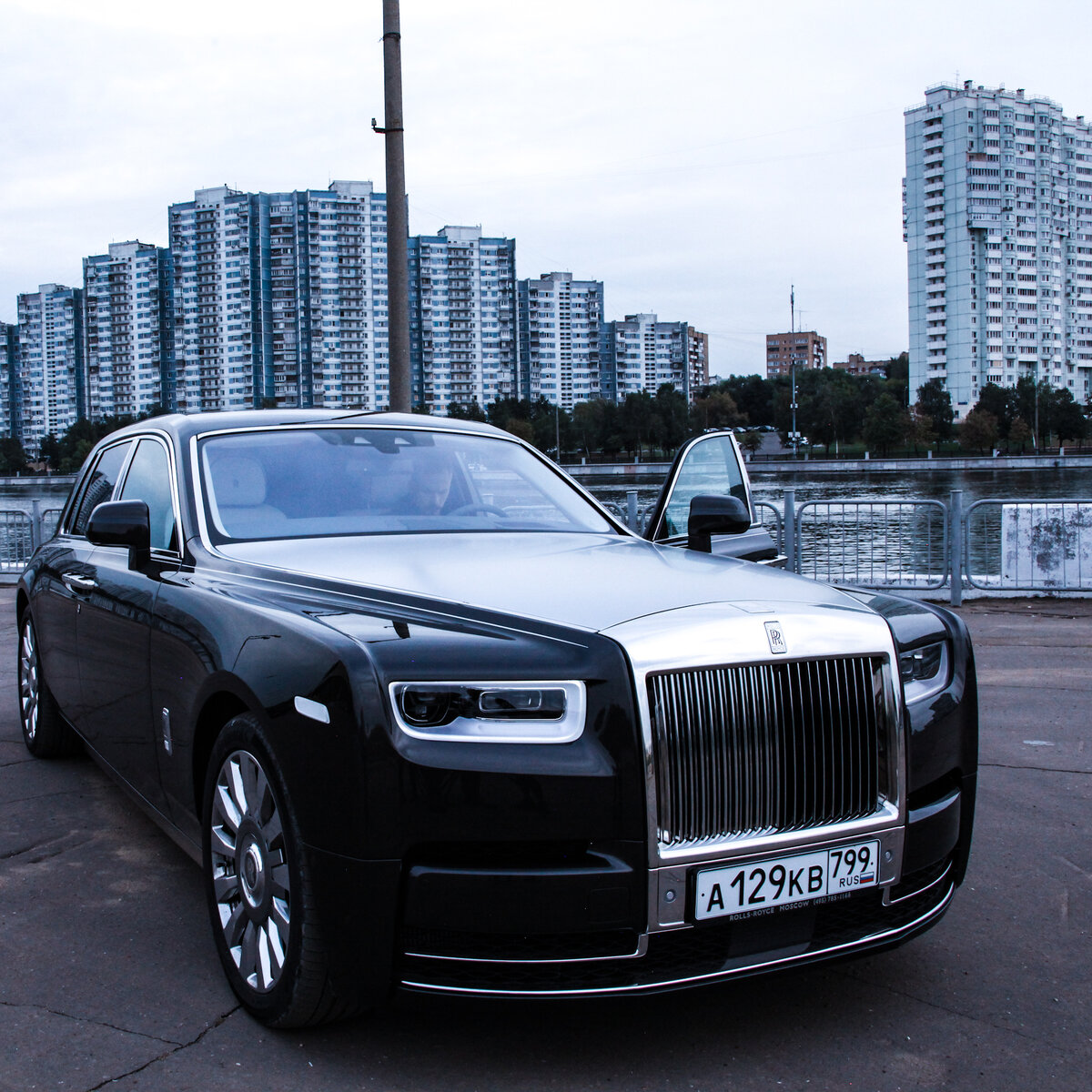 Как едут ₱45 МЛН РУБЛЕЙ. Новый Rolls-Royce Phantom | Виктор Смеюха | Дзен