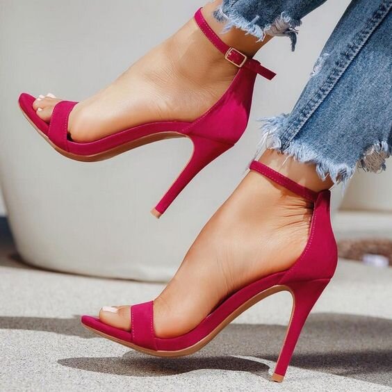 Классические босоножки на каблуке