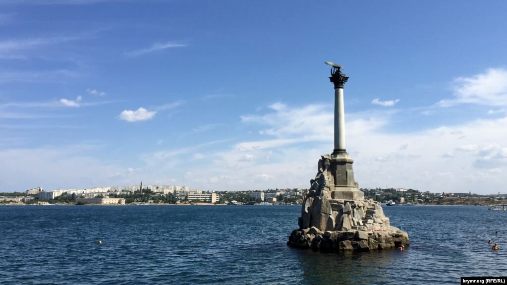 Севастополь, Памятник затопленным кораблям