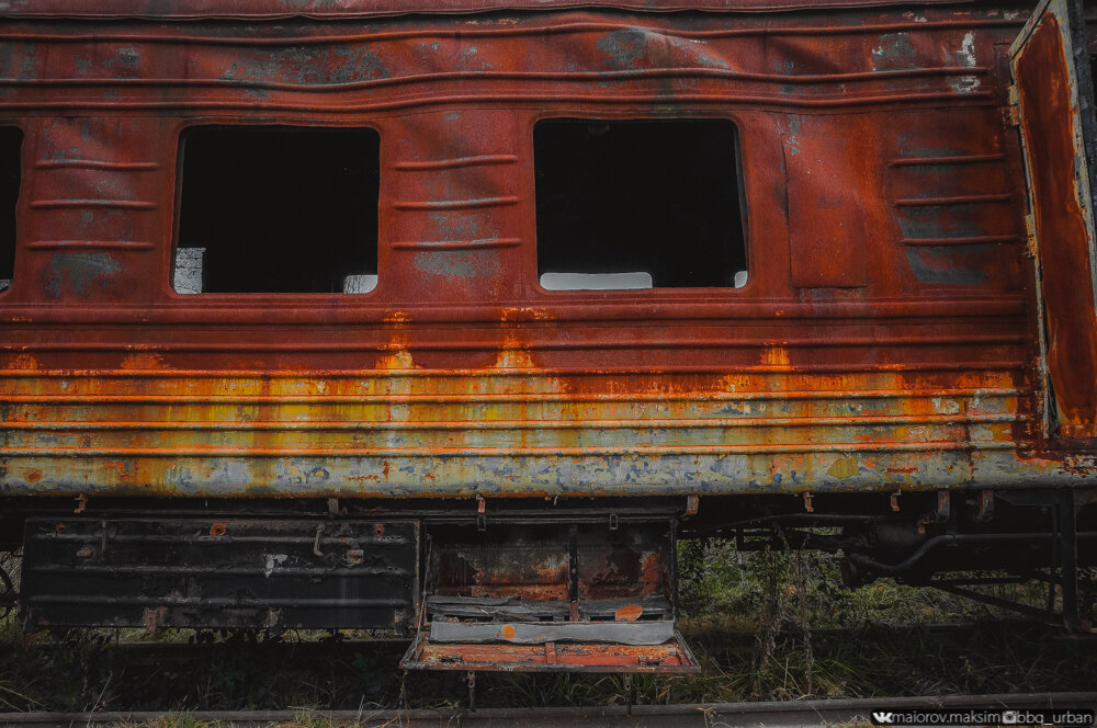 Вагоны советских поездов гниют прямо в сердце столицы!