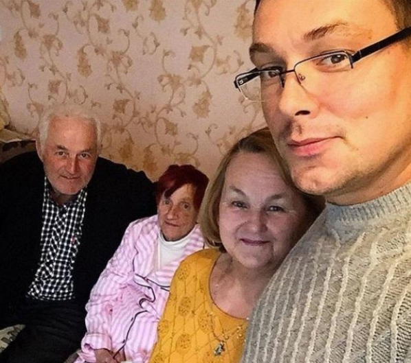 Андрей Чуев с бабушкой и супругами Гобозовыми