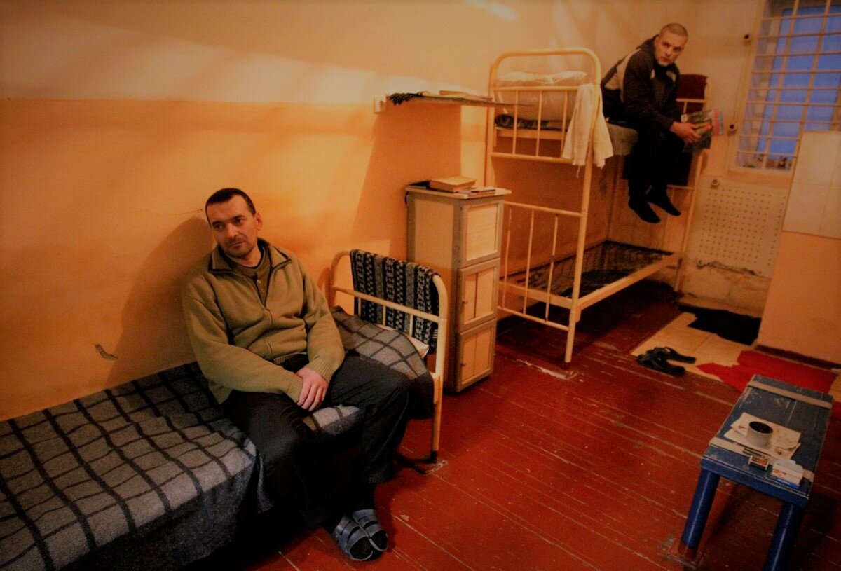 Содержание в шизо. Хата в СИЗО. Тюремная камера СИЗО. Тюремная хата. Тюремная камера в России.