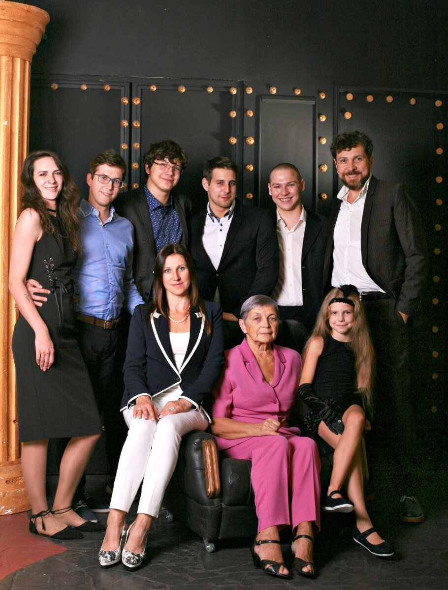 Наша семья "четыре сыночка и лапочка дочка" 