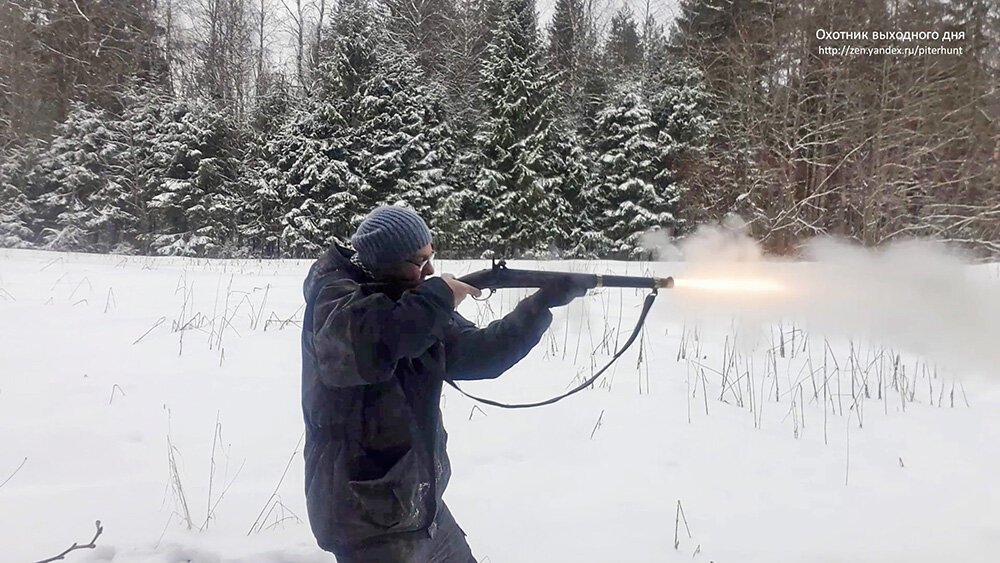 Стреляю из кавалерийского карабина 1852 года. Кадр из моего видео.