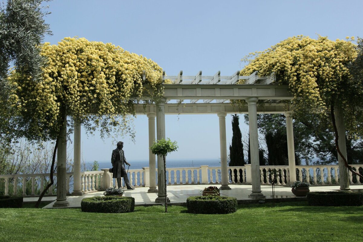 Памятник А.С.Пушкину, санаторий "Айвазовское", Партенит, Крым