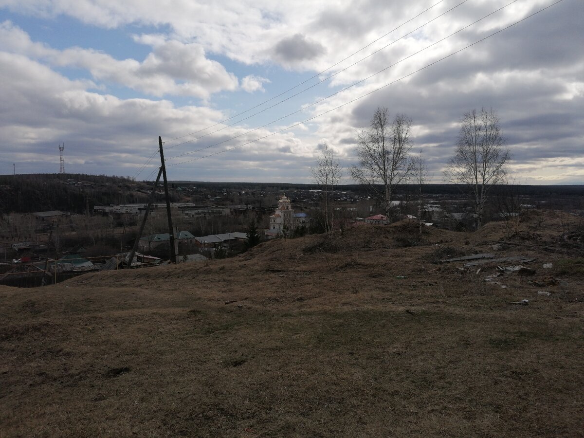 Там, где я обычно бегаю, зимой это делать невозможно. Снег и гололёд гонят спортсменов на стадионы или фитнес-залы.