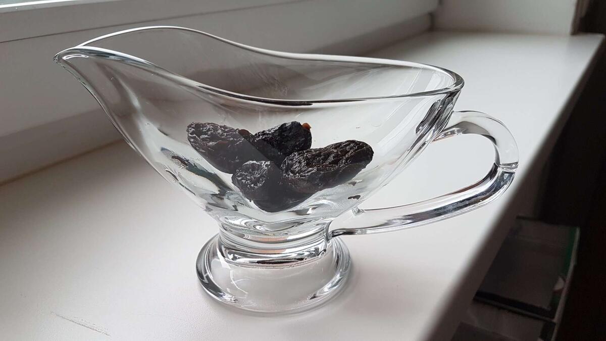 Сегодня 4 черносливины крупные.