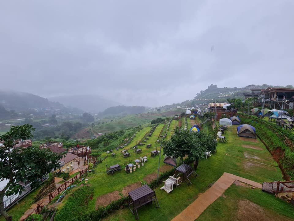 Вид из отеля в окрестностях Чиангмая, утро