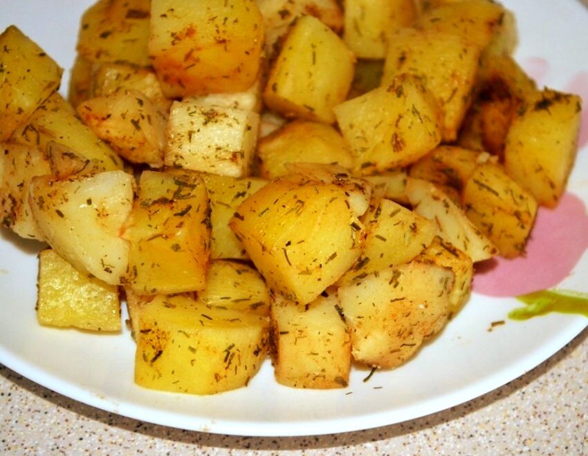 Быстро и вкусно: как приготовить картошку в микроволновке