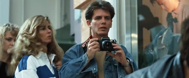 Уильям Уишер в роли фотографа в фильме "Терминатор" 1991