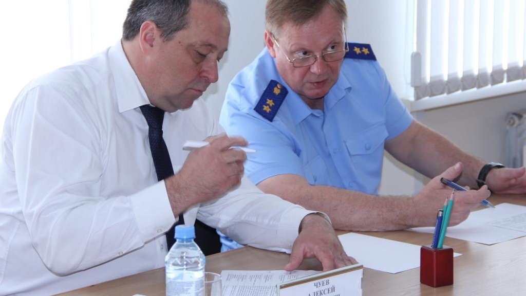    Слева направо: уполномоченный по защите прав предпринимателей Алексей Чуев и прокурор Курганской области Андрей Назаров. Фото – сайт прокуратуры Курганской области