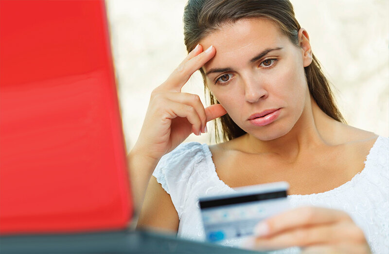 Современный человек стремится окружить себя самыми лучшими благами, выглядеть в глазах окружающих успешным и уверенным в себе человеком. На помощь приходит услуга кредитования населения, ведь не всегда есть время и желание копить на что-либо, а может просто не хватает силы воли. Но нужно помнить о том, что кредит – это большое искушение, загоняющее порой в многолетнее рабство, средство наживы для банков. Ведь в конечном итоге эйфория от покупки проходит, а что же остаётся? Высокие процентные ставки, постоянная необходимость отдавать часть своей зарплаты. Нужно иметь постоянный стабильный доход, ведь стоит просрочить выплату очередного платежа – настанет время штрафных санкций.
