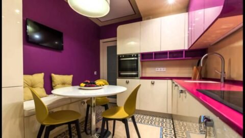  Интерьер маленькой кухни с комбинированным потолком