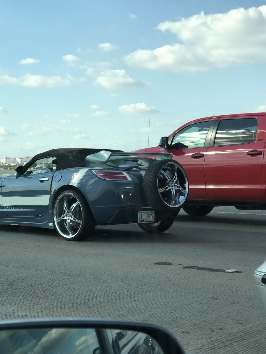 Владелец Saturn Sky изуродовал свой родстер тюнингом | Motor1 Россия | Дзен