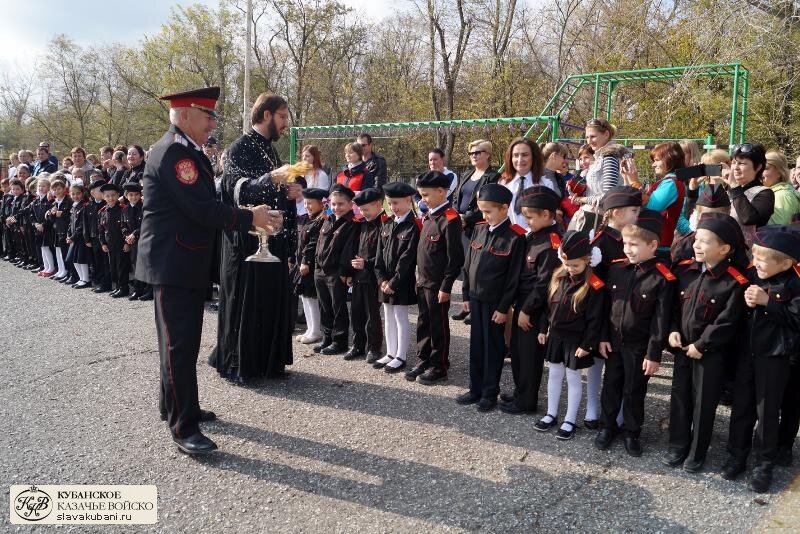  На Кубани около пятисот учеников торжественно приняли в казачата. Казачье образование в крае пользуется все большей популярностью.