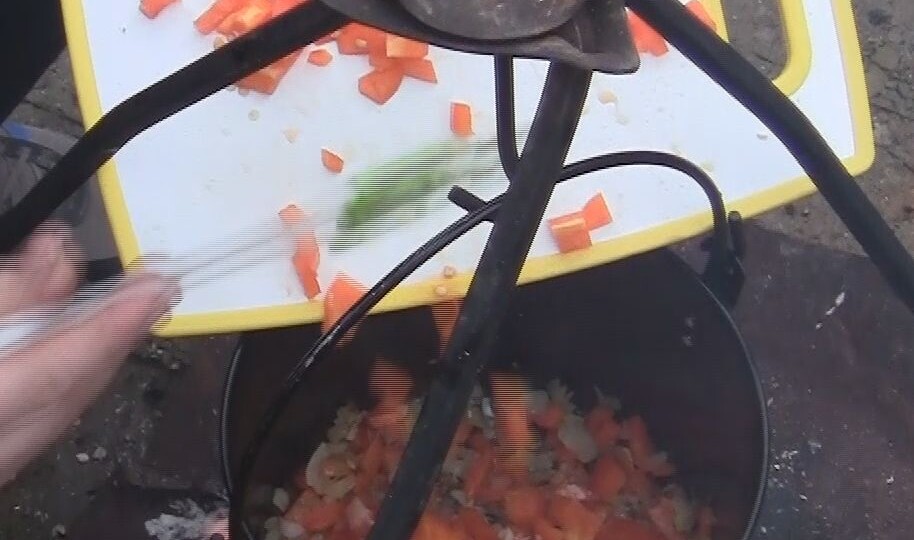 Фасолевый суп с купатами