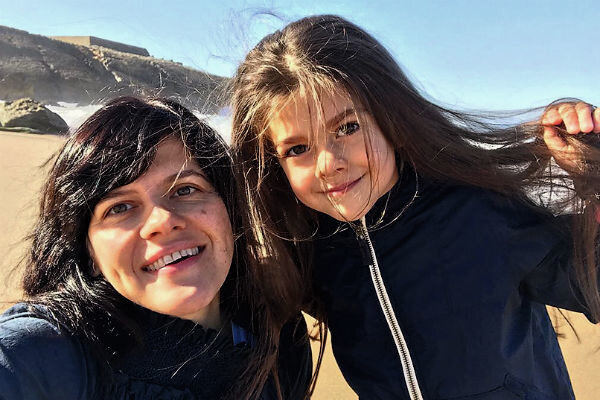 «Последний раз Ярослав встречался с Мишель, когда той исполнился годик, – рассказывает «СтарХиту» Симакова. – Меня это очень расстраивает, не могу понять, почему он так поступает. Я была бы счастлива, если папа принимал бы участие в жизни ребенка. Девочке он нужен, чувствую. Всячески взываю, обращаюсь к нему».Наталью и Мишель Малый вычеркнул из жизни // Фото: личный архив