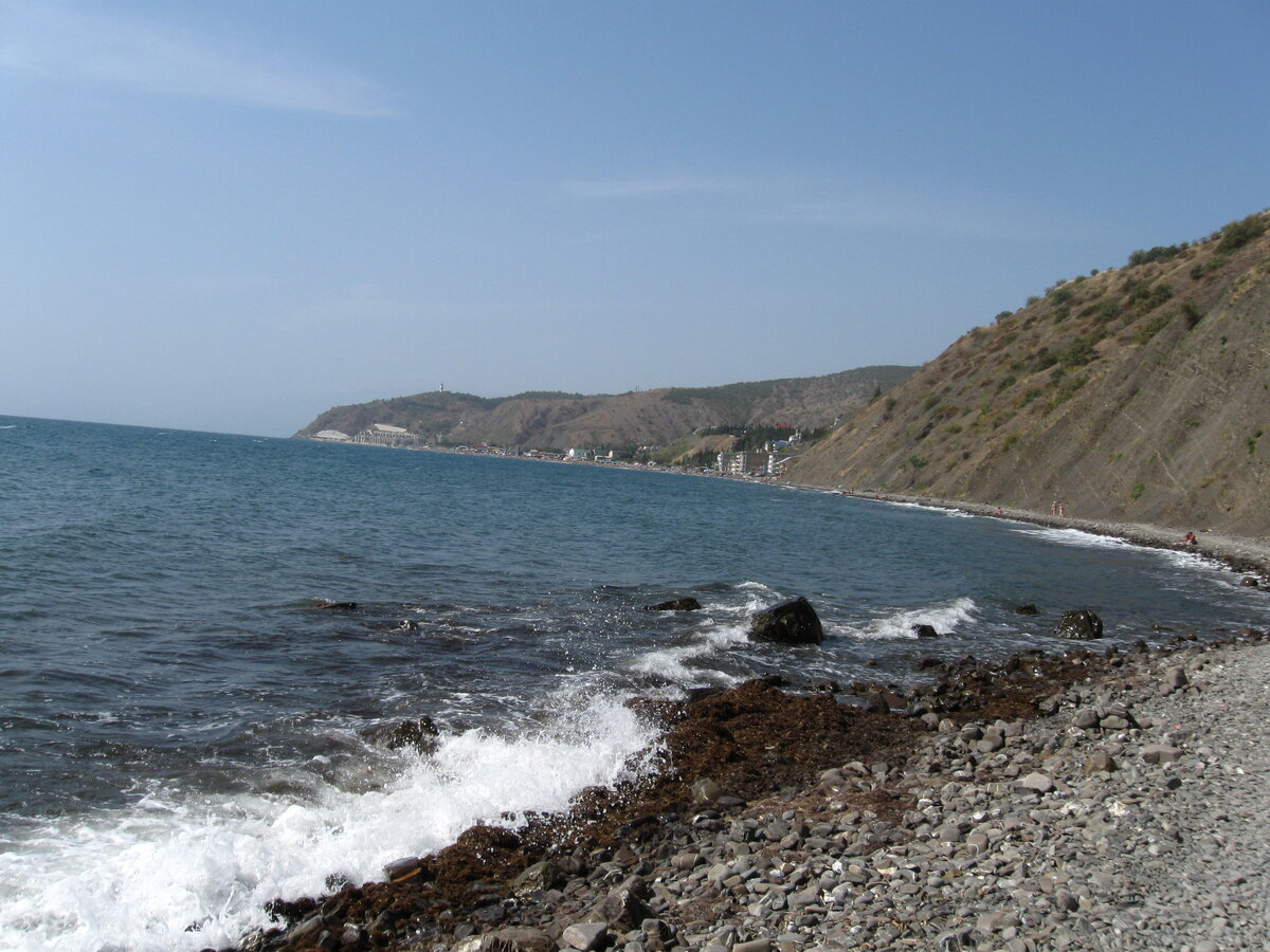Рыбачье, вид с дикого пляжа