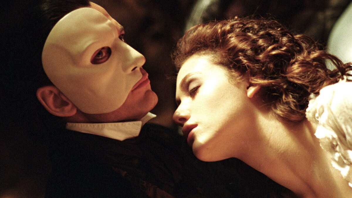 Кадр из фильма "Призрак оперы" (2004)