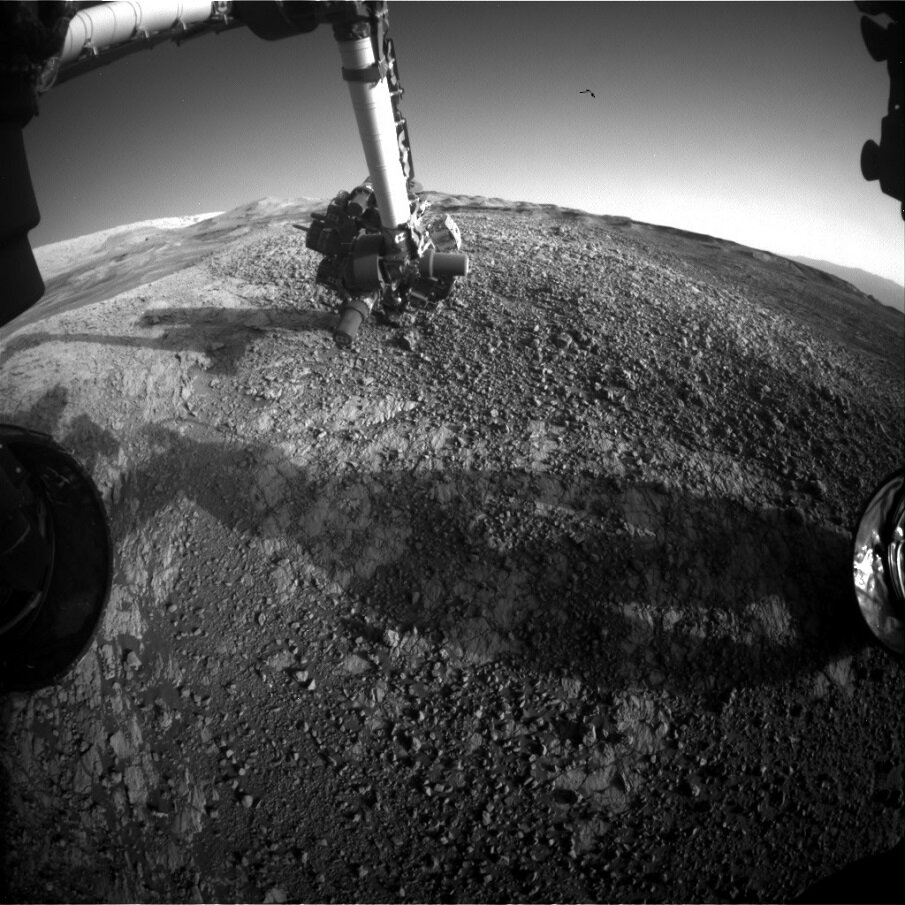 Это изображение было сделано Front Hazcam: Left B (FHAZ_LEFT_B) на борту марсохода NASA Mars Rover Curiosity On Sol 1940 (2018-01-20 14:57:11 UTC). 