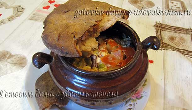  Жаркое в горшочках с ржаной лепешкой