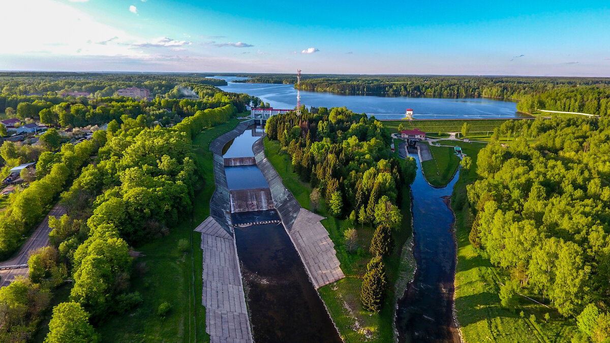 Гидроузел имени куйбышева. Гидроузел Куйбышева Истра. Водохранилище Истра гидроузел. ГЭС Истра гидроузел. Гидроузел Куйбышева плотина.