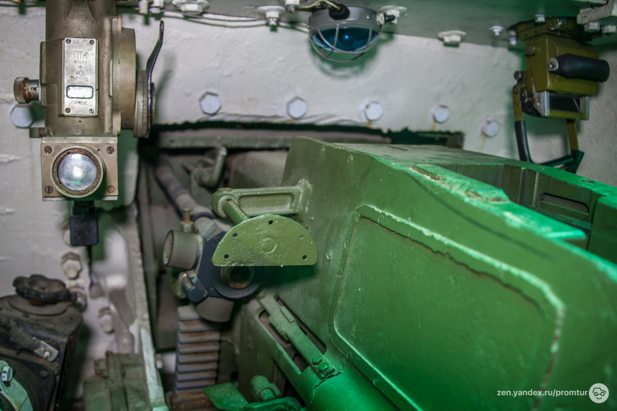 Залез в огнемётный танк ОТ-34. Я в шоке ??? 6